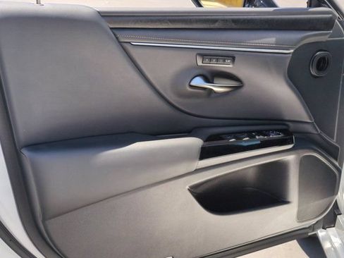 Used 2025 Lexus ES 300h w/ Premium Package FWD image 14