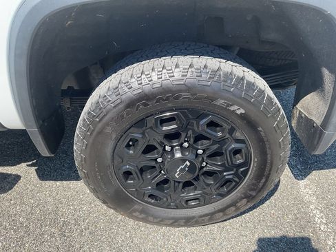Used 2022 Chevrolet Silverado 2500 LTZ w/ Snow Plow Prep/Camper Package AWD/4WD image 11