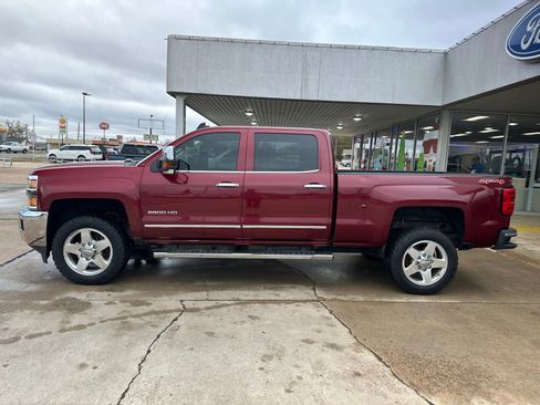 Used 2015 Chevrolet Silverado 2500 LTZ w/ LTZ Plus Package image 11