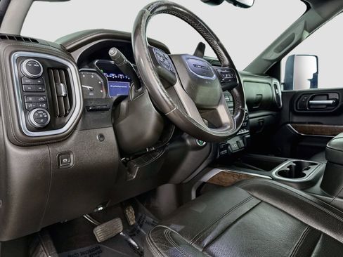 Used 2022 GMC Sierra 3500 Denali w/ Denali Black Diamond Edition AWD/4WD image 11