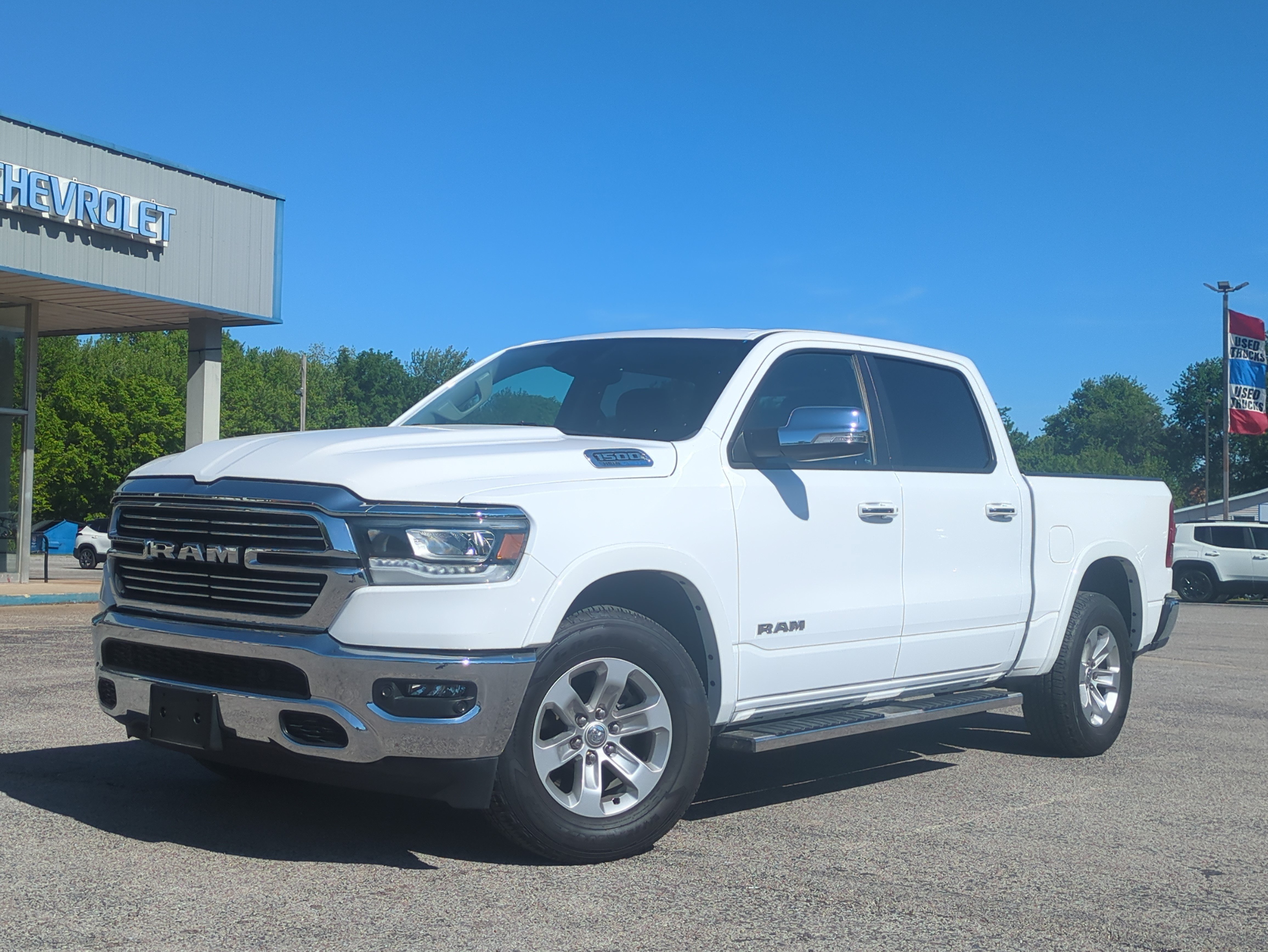Used 2022 RAM 1500 Laramie AWD/4WD image 1