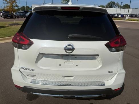 Used 2018 Nissan Rogue SV w/ Sun & Sound Touring Package FWD image 5