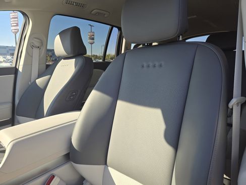 New 2026 Hyundai Ioniq 9 SEL image 14