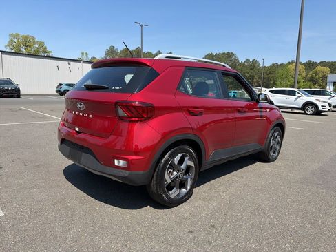 Used 2025 Hyundai Venue SEL FWD image 5