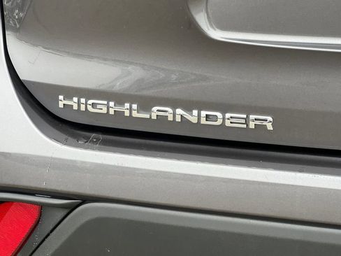 Used 2023 Toyota Highlander XLE image 28