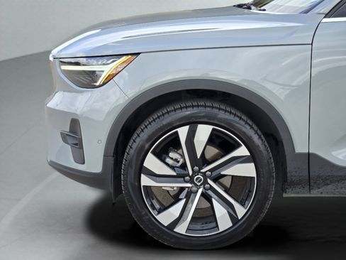 Used 2024 Volvo XC40 B5 Plus w/ Protection Package Premier AWD/4WD image 36