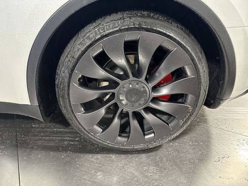 Used 2023 Tesla Model Y Performance image 12