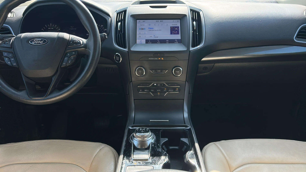 Used 2020 Ford Edge SE FWD image 18