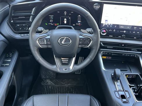 Used 2025 Lexus TX 500h AWD w/ Technology Package image 16