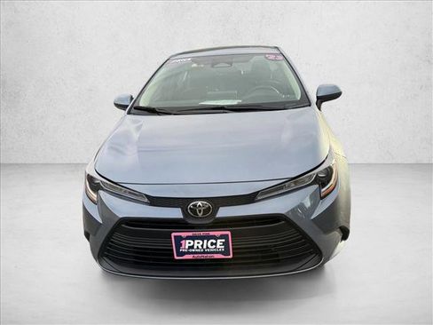 Used 2023 Toyota Corolla LE image 2