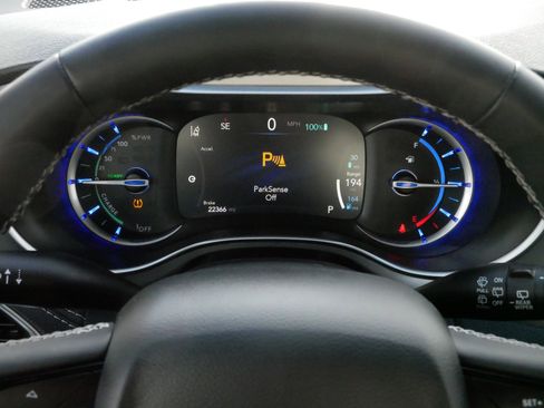 Used 2023 Chrysler Pacifica Limited w/ S Appearance Package image 21