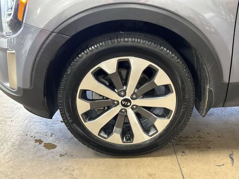 Used 2021 Kia Telluride S FWD image 32