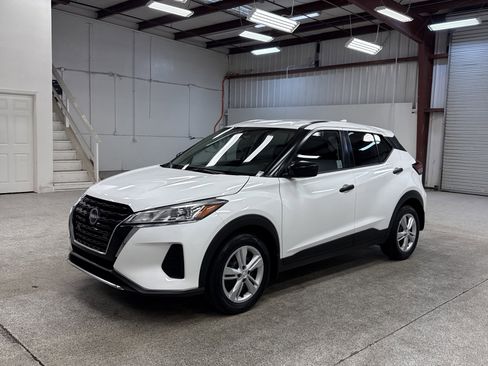 Used 2024 Nissan Kicks S image 1