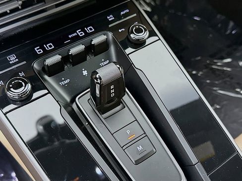 Used 2024 Porsche 911 Carrera image 18