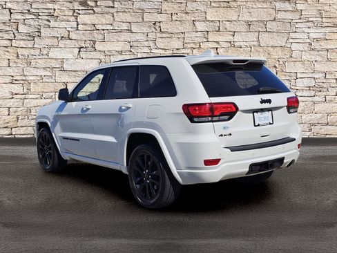 Used 2021 Jeep Grand Cherokee Laredo X image 9