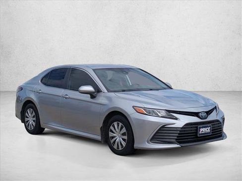 Used 2023 Toyota Camry LE image 3