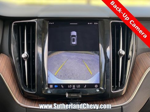 Used 2023 Volvo XC60 T8 Plus image 30