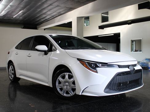 Used 2020 Toyota Corolla LE FWD image 32