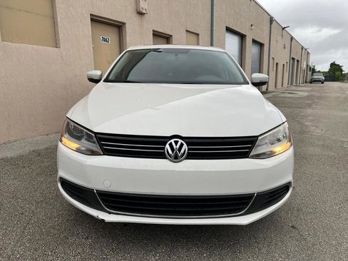 Used 2013 Volkswagen Jetta SE FWD image 4
