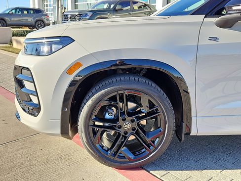 New 2026 Volkswagen Tiguan SE R-Line image 6