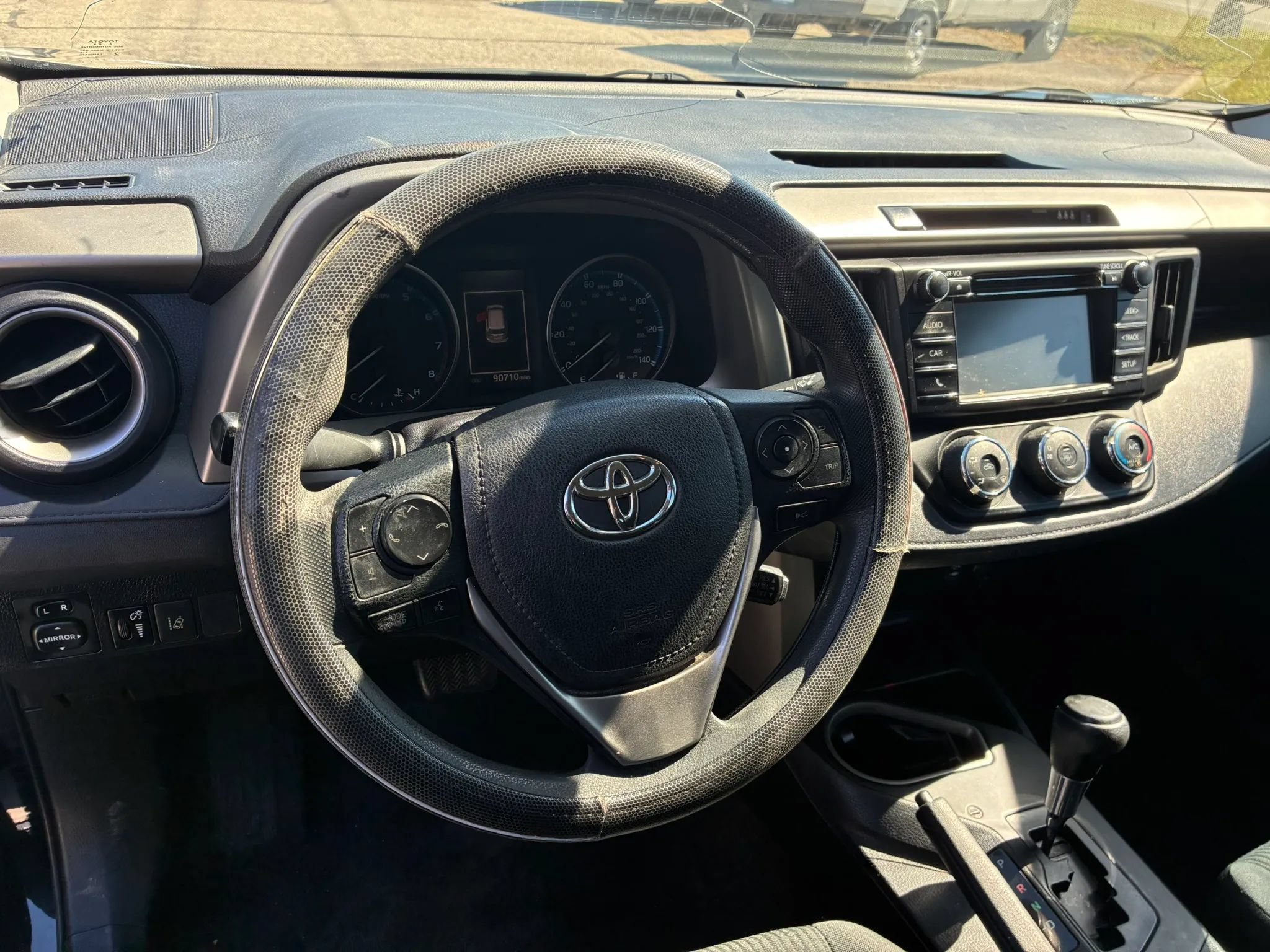 Used 2017 Toyota RAV4 LE FWD image 5