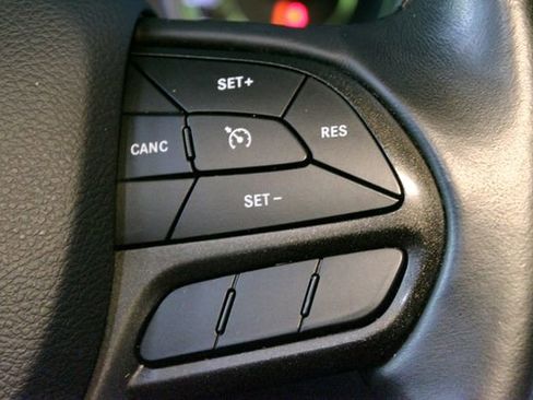 Used 2019 Jeep Cherokee Trailhawk AWD/4WD image 23