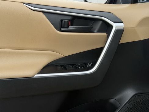 Used 2020 Toyota RAV4 LE FWD image 24