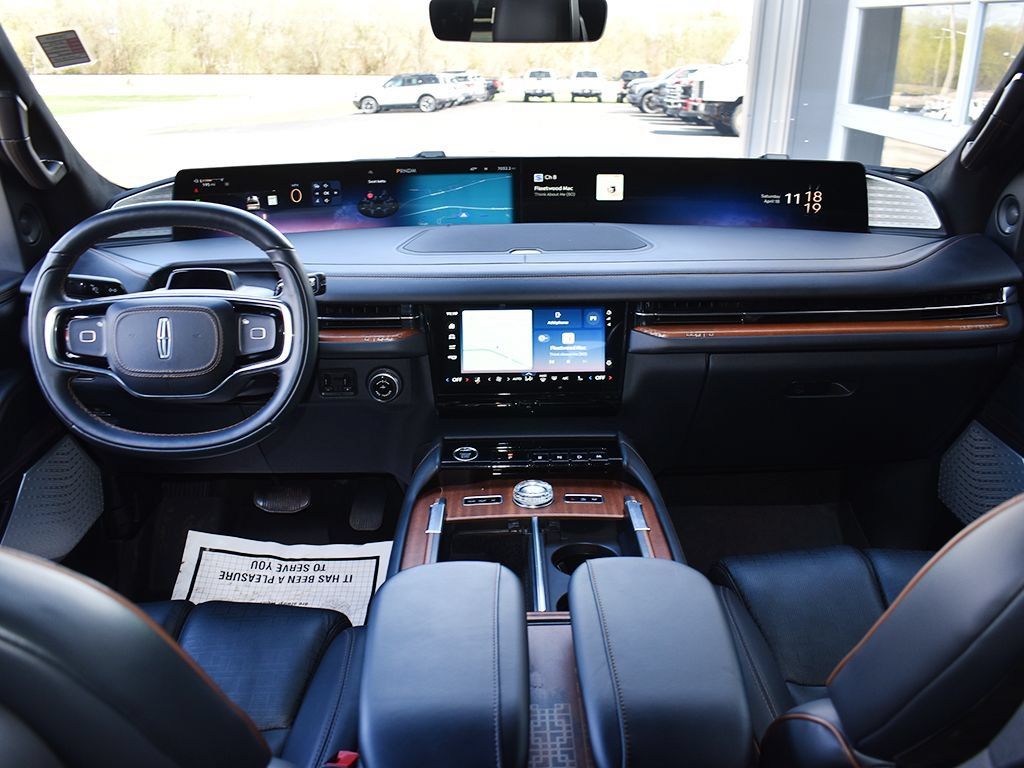 Used 2025 Lincoln Navigator L Black Label AWD/4WD image 4