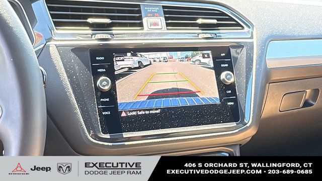 Used 2023 Volkswagen Tiguan SE AWD/4WD image 17