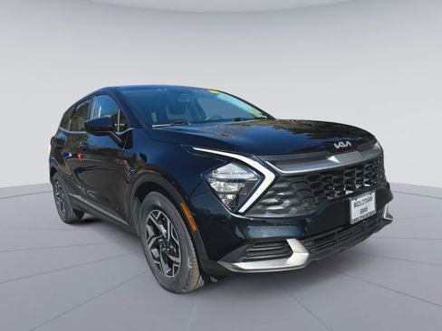 Used 2023 Kia Sportage LX image 1