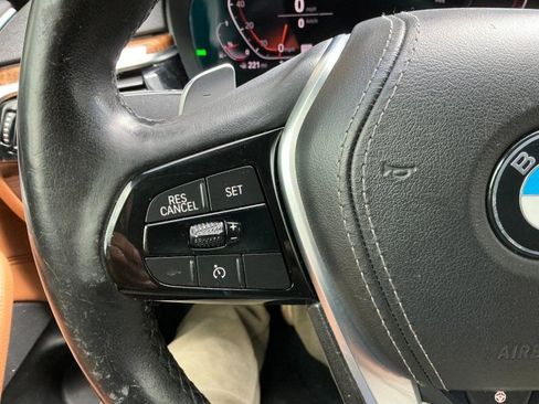 Used 2020 BMW 530i xDrive w/ Premium Package image 17