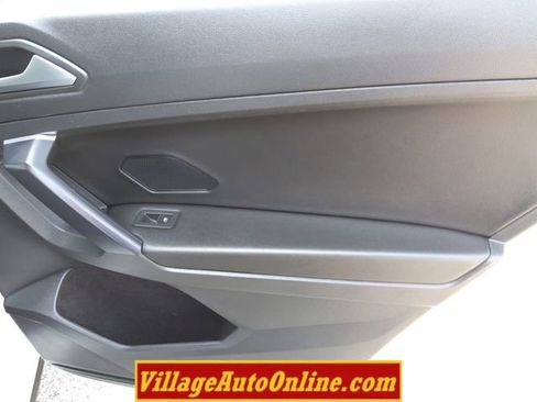 Used 2021 Volkswagen Tiguan SE image 41