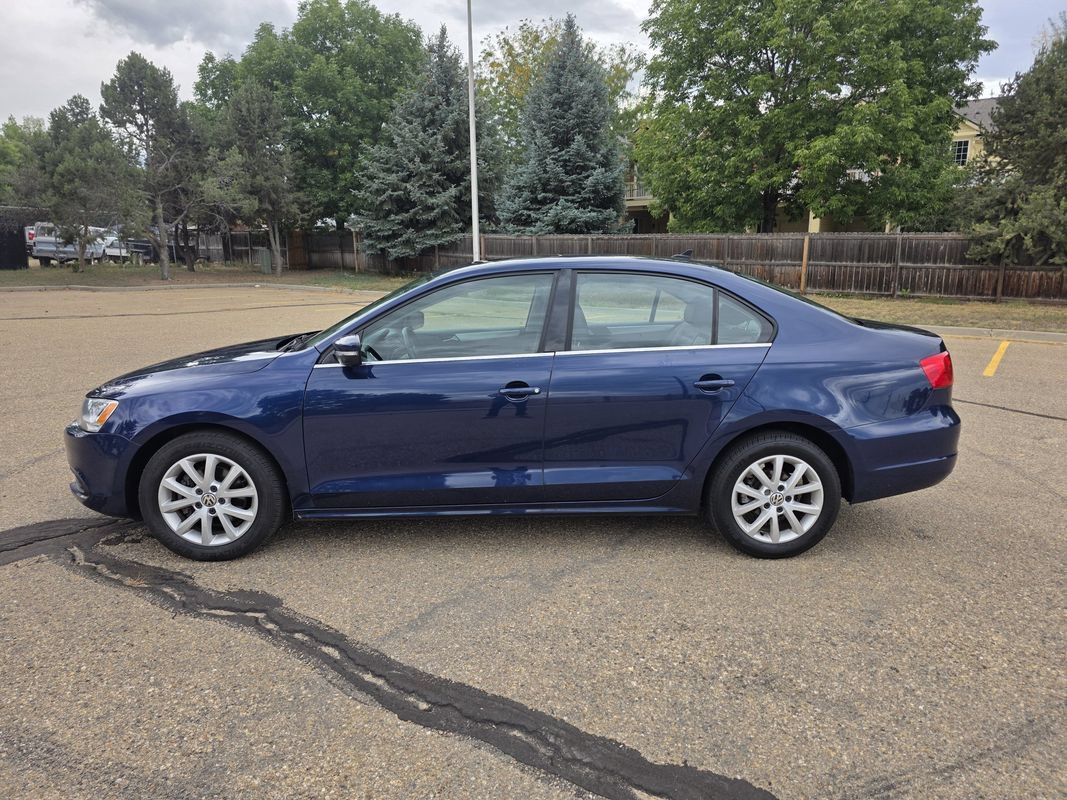 Used 2013 Volkswagen Jetta SE FWD image 2