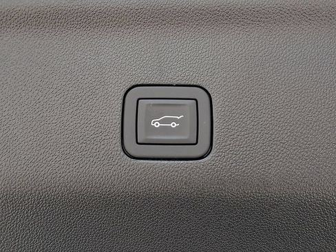 Used 2026 Cadillac Escalade Platinum Sport w/ LPO, Floor Liner Package AWD/4WD image 29