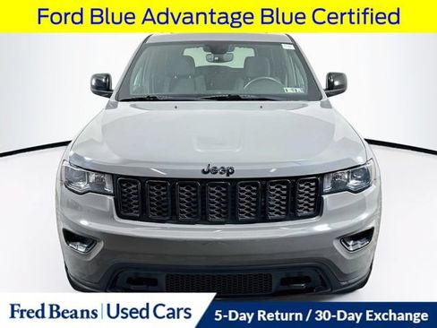 Used 2019 Jeep Grand Cherokee Laredo AWD/4WD image 2