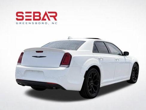 Used 2019 Chrysler 300 S w/ S Model Appearance Package RWD image 9