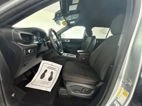 Used 2020 Ford Explorer XLT AWD/4WD image 2