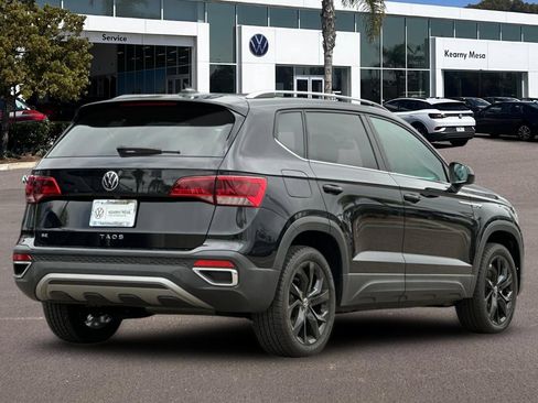 Used 2023 Volkswagen Taos SE w/ Black Wheel Package FWD image 4
