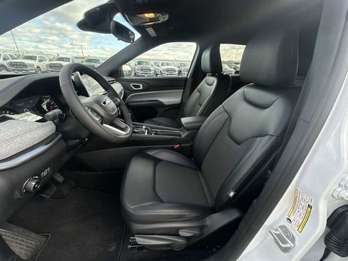 New 2026 Jeep Compass Latitude image 13