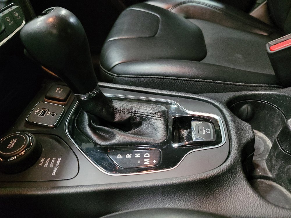 Used 2020 Jeep Cherokee Latitude Plus AWD/4WD image 26