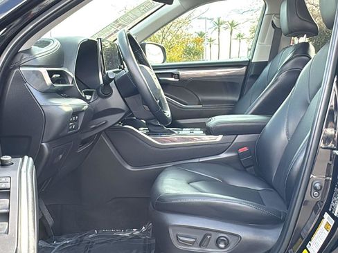 Used 2024 Toyota Highlander Limited image 26