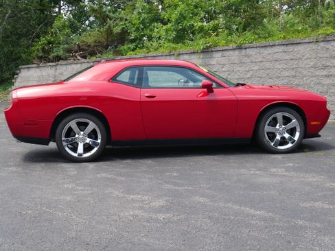 Used 2011 Dodge Challenger RWD image 8
