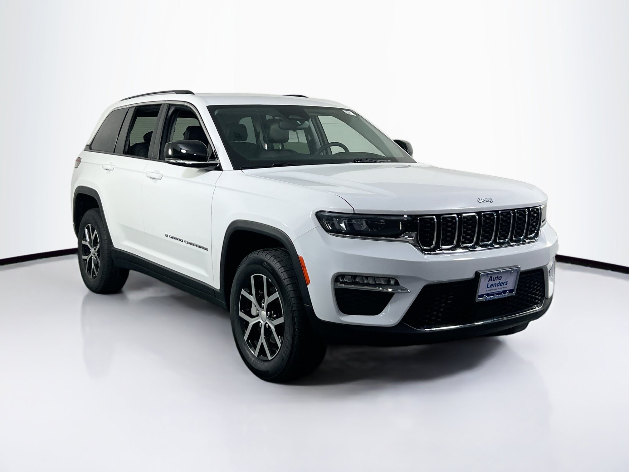 Used 2023 Jeep Grand Cherokee Limited AWD/4WD image 3