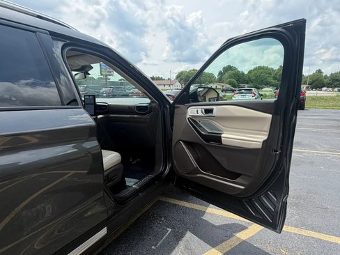 Used 2020 Ford Explorer Platinum w/ Premium Technology Package AWD/4WD image 86