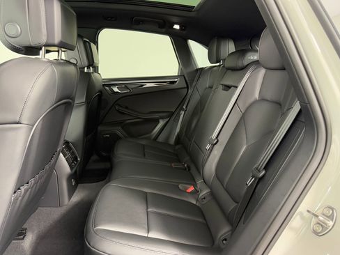 Certified 2026 Porsche Macan AWD/4WD image 16