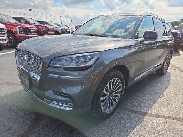 Used 2020 Lincoln Aviator Reserve w/ Equipment Group 201A AWD/4WD image 2