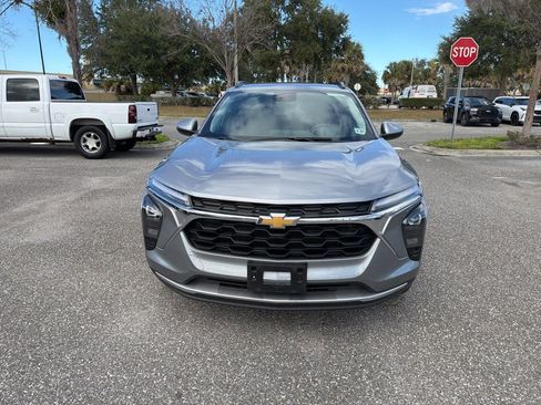 Used 2025 Chevrolet Trax LT w/ LT Convenience Package image 8