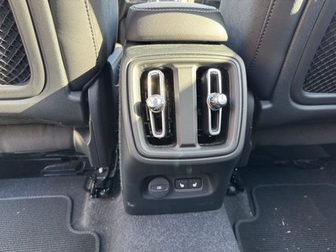 Used 2021 Volvo XC40 T5 R-Design w/ Advanced Package image 18