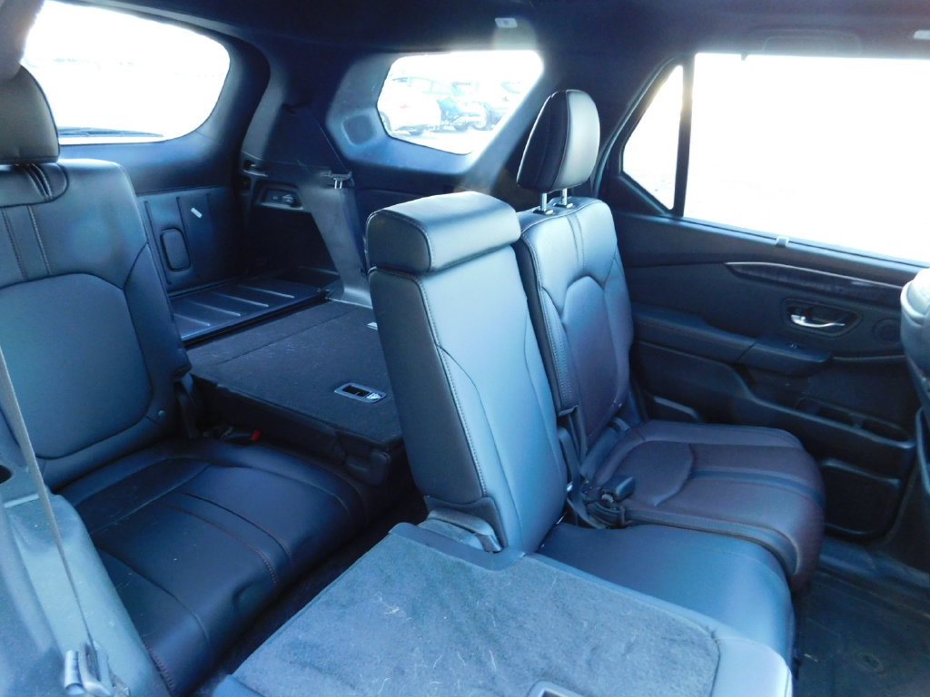 Used 2025 Honda Pilot Black Edition image 5