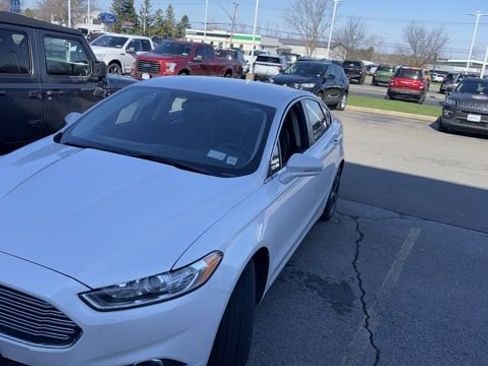 Used 2016 Ford Fusion SE w/ Equipment Group 202A FWD image 7
